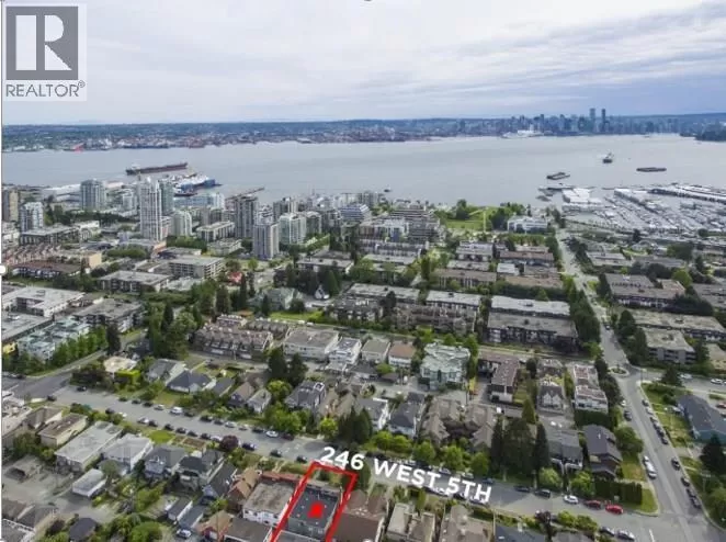 Duplex for rent: 246 W 5th Street, North Vancouver, British Columbia V7M 1K1