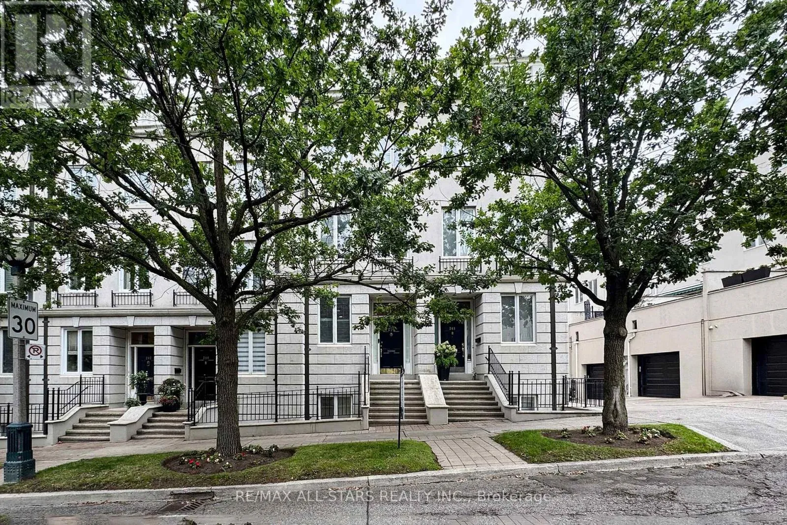 Row / Townhouse for rent: 246 Walmer Road, Toronto, Ontario M5R 3R7