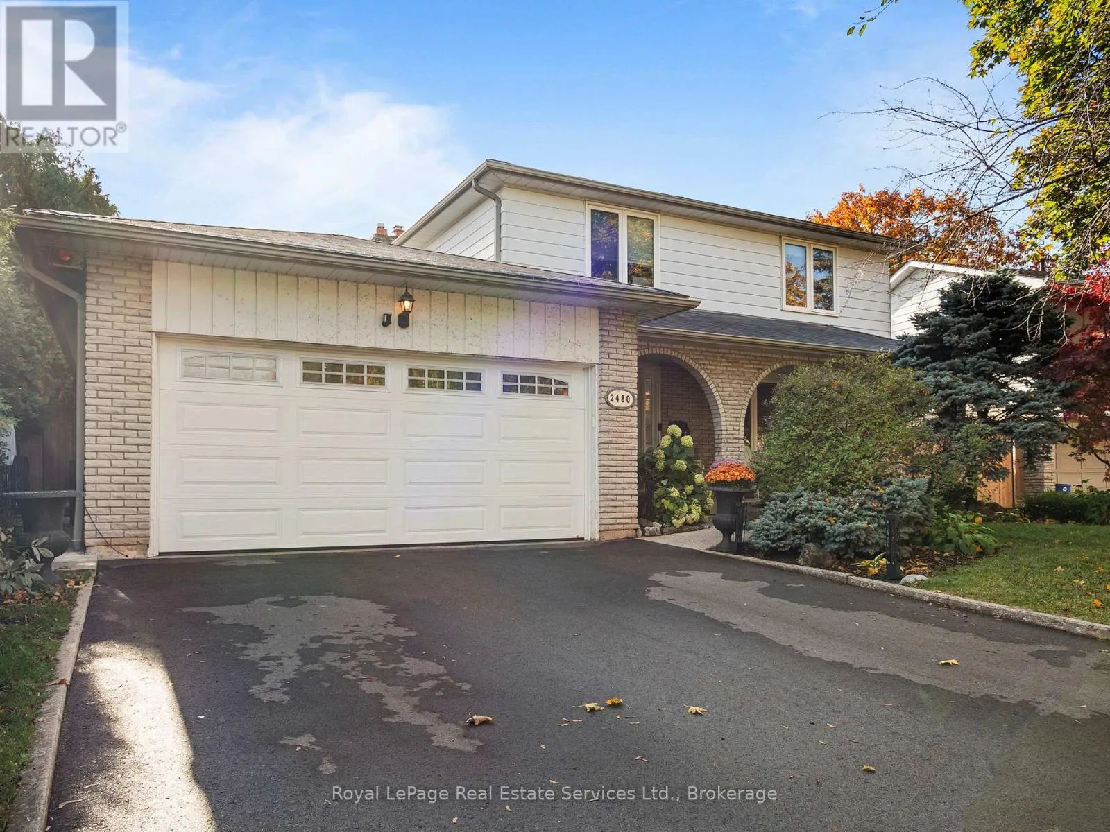 House for rent: 2480 Waterford Street, Oakville, Ontario L6L 5E6