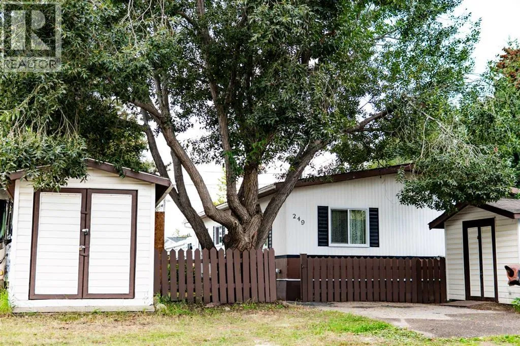 Mobile Home for rent: 249, 133 Jarvis Street, Hinton, Alberta T7V 1R6