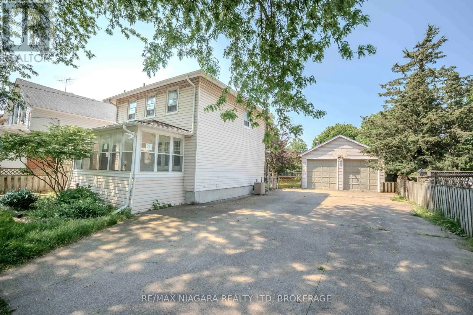 House for rent: 249 Russell Avenue, St. Catharines, Ontario L2R 1X1