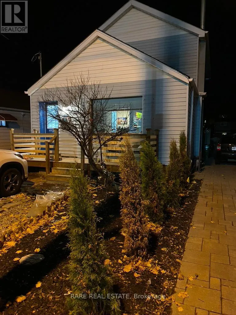 House for rent: 2491 Gerrard Street E, Toronto, Ontario M1N 1W7