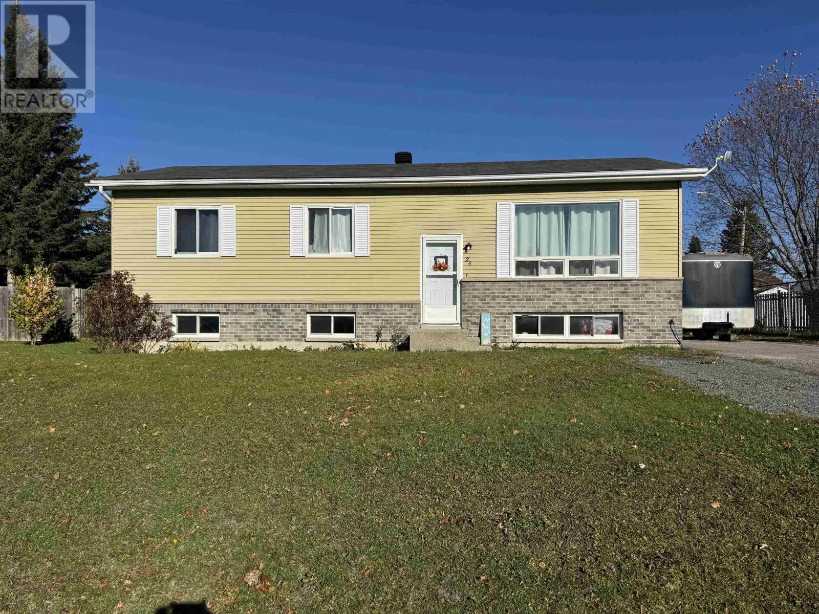 25 Brooks Street, Manitouwadge, Ontario P0T 2C0