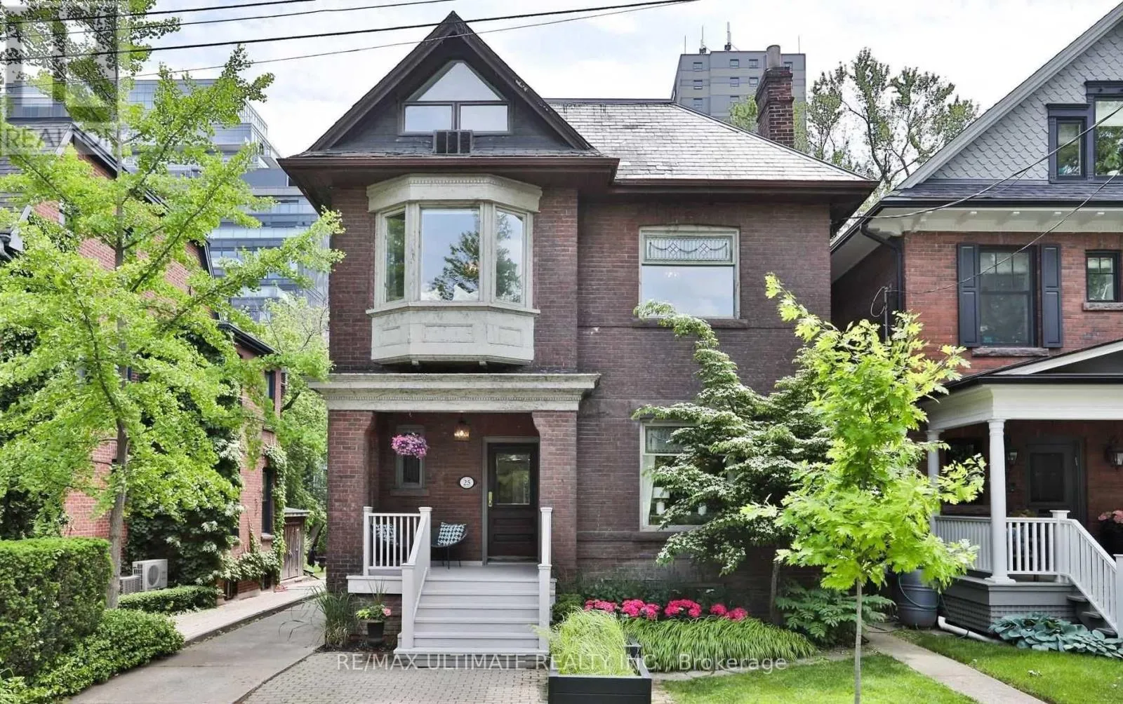 House for rent: 25 Chicora Avenue, Toronto, Ontario M5R 1T7