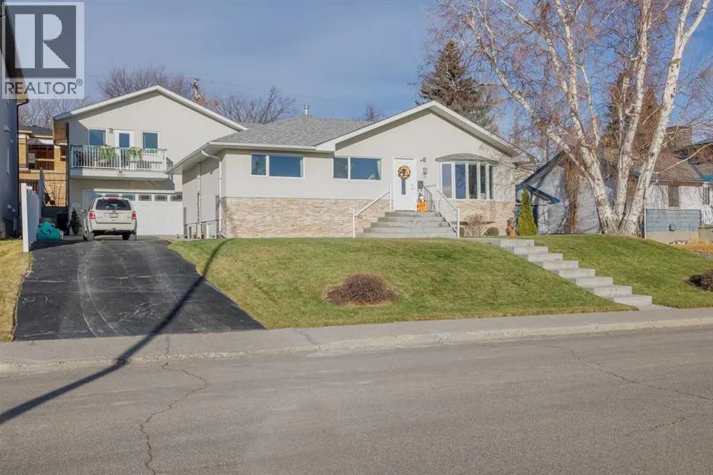 House for rent: 25 Highwood Place Nw, Calgary, Alberta T2K 2B9