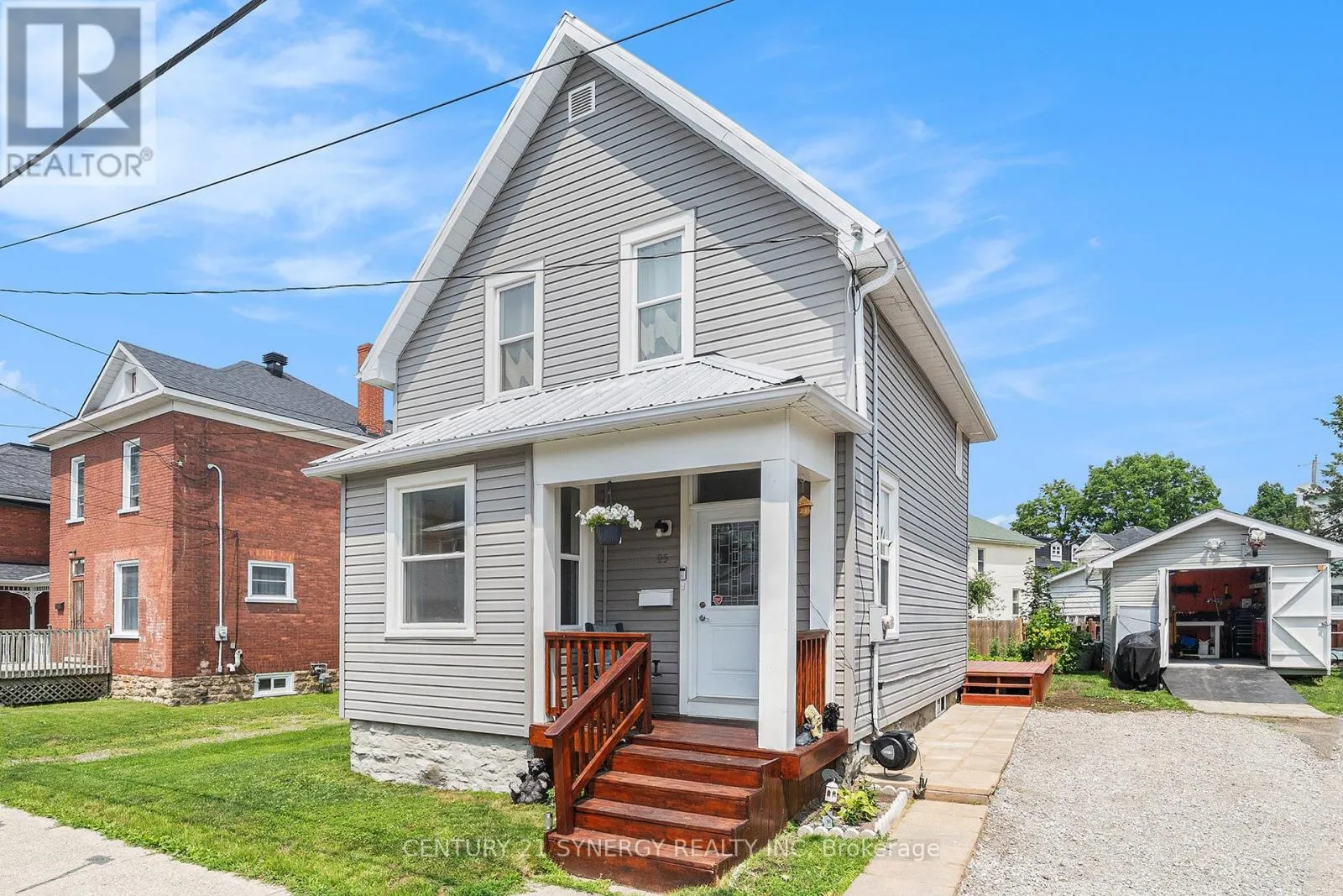 House for rent: 25 Kensington Avenue, Smiths Falls, Ontario K7A 2K6