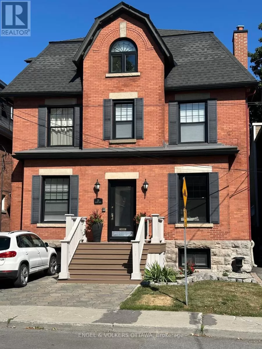 Fourplex for rent: 25 Mcleod Street, Ottawa, Ontario K2P 0Z4