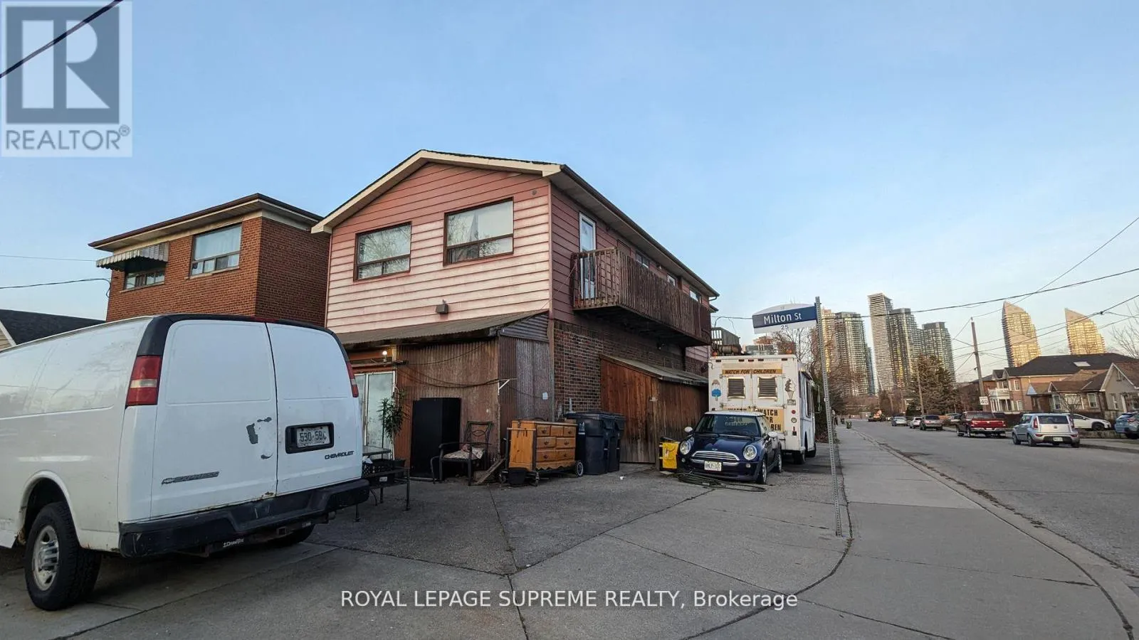 House for rent: 25 Milton Street, Toronto, Ontario M8Y 2X7