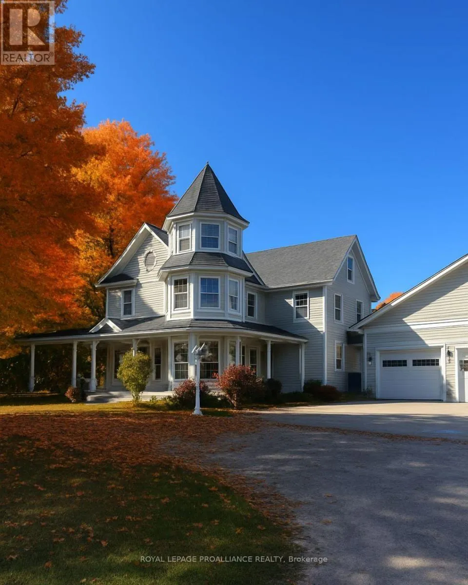 House for rent: 25 Prinyers Cove Crescent, Prince Edward County, Ontario K0K 2T0