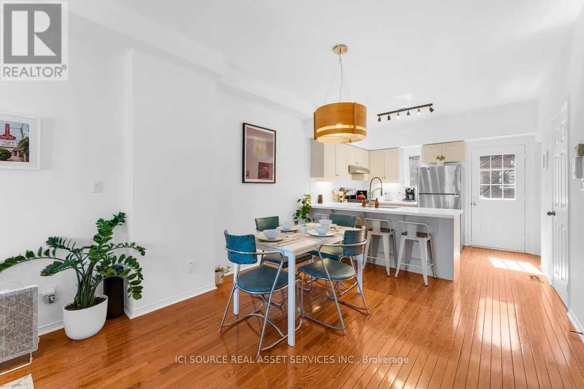 Row / Townhouse for rent: 25 Rankin Crescent, Toronto, Ontario M6P 4H1