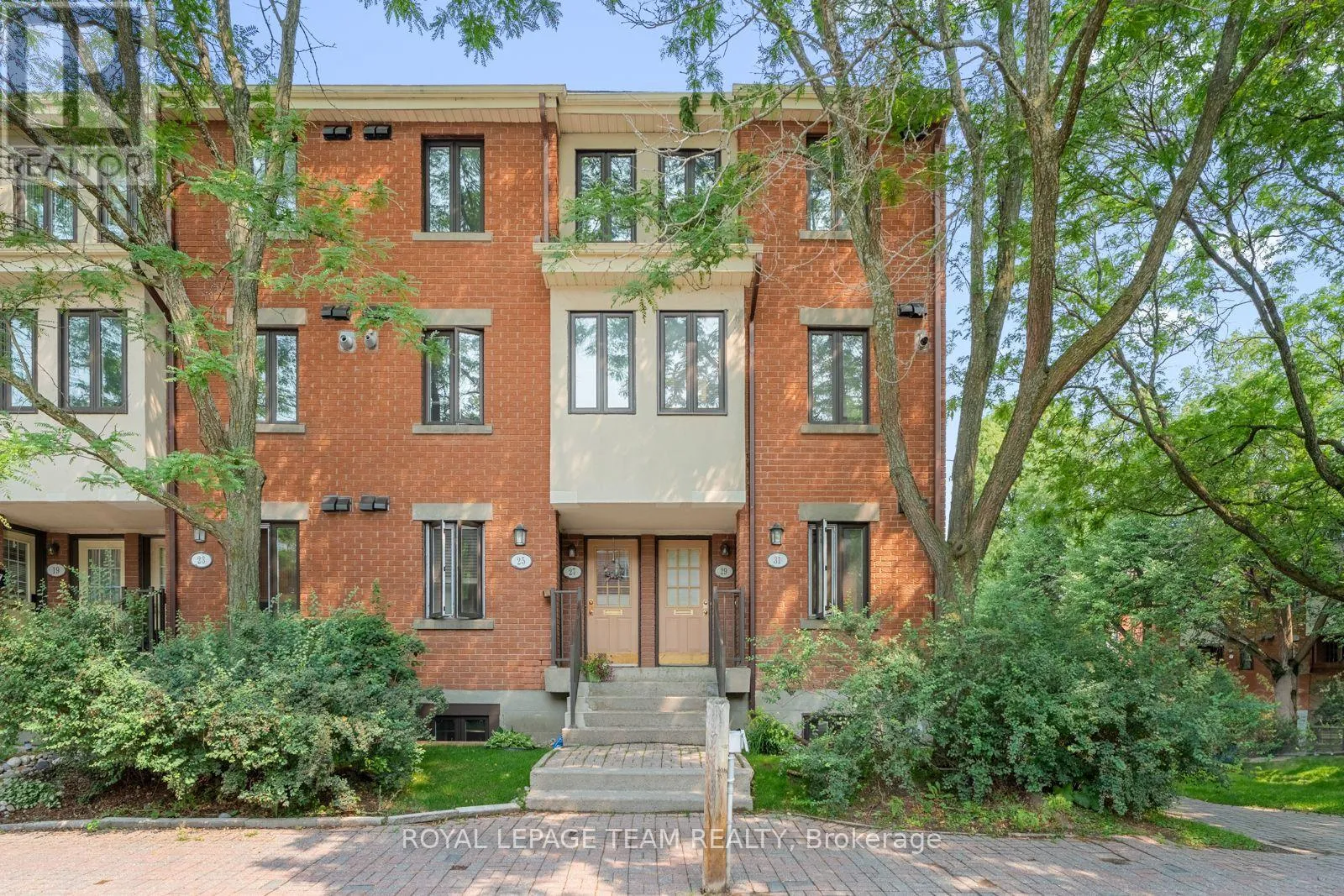 Row / Townhouse for rent: 25 Sheba Private, Ottawa, Ontario K1K 4K8