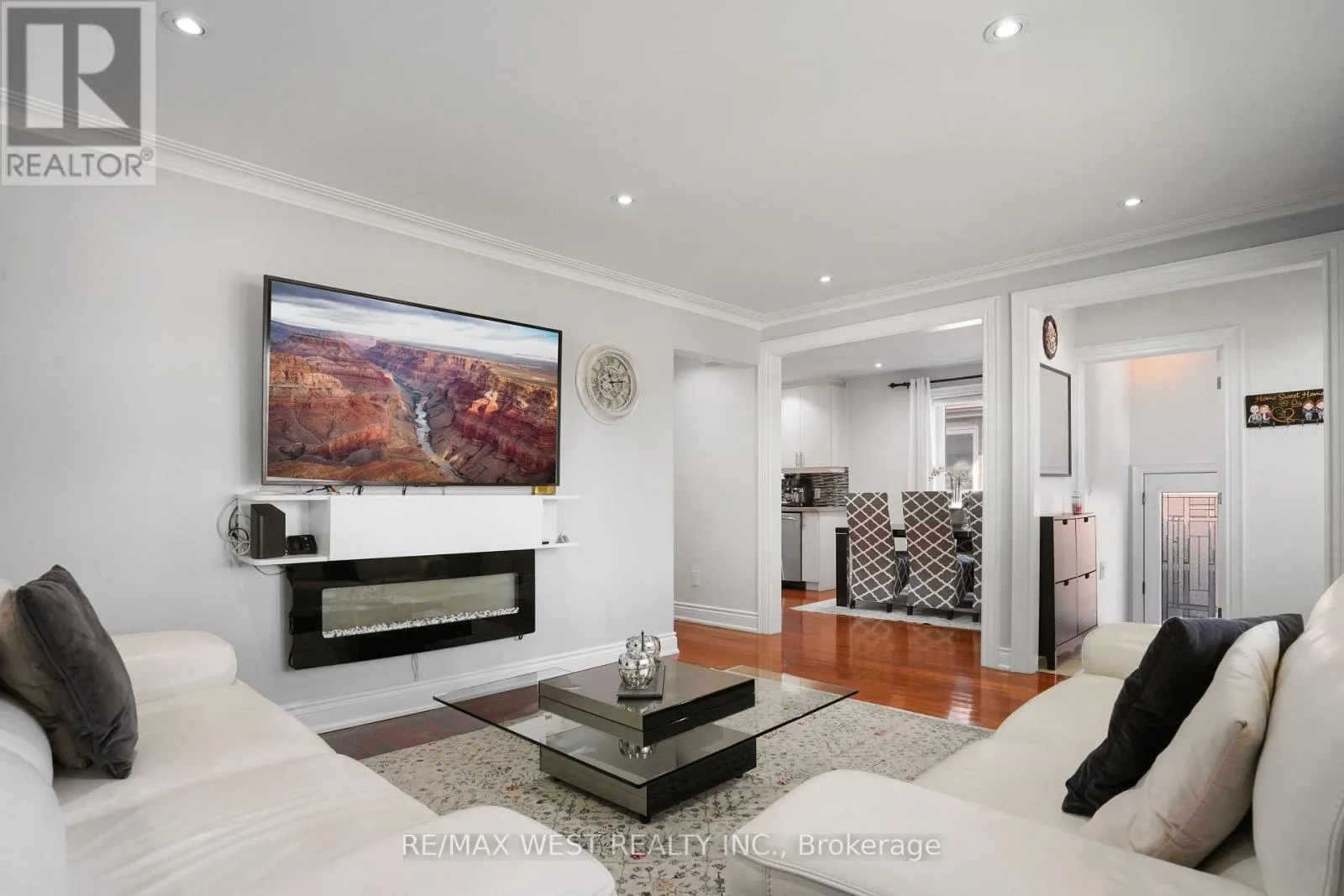 House for rent: 25 Silvercrest Avenue, Toronto, Ontario M8W 2S3