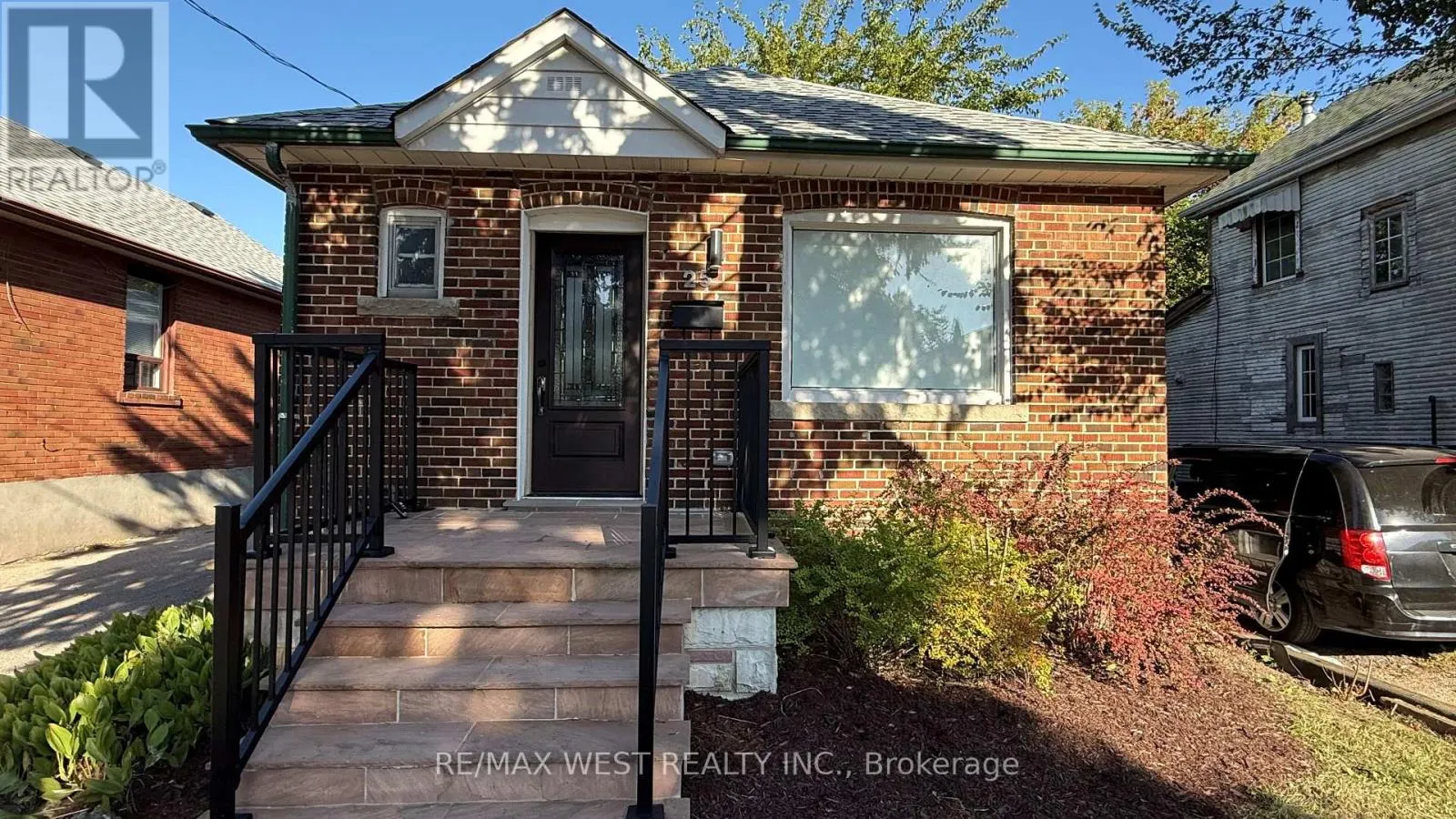 House for rent: 25 Sixteenth Street, Toronto, Ontario M8V 3J7