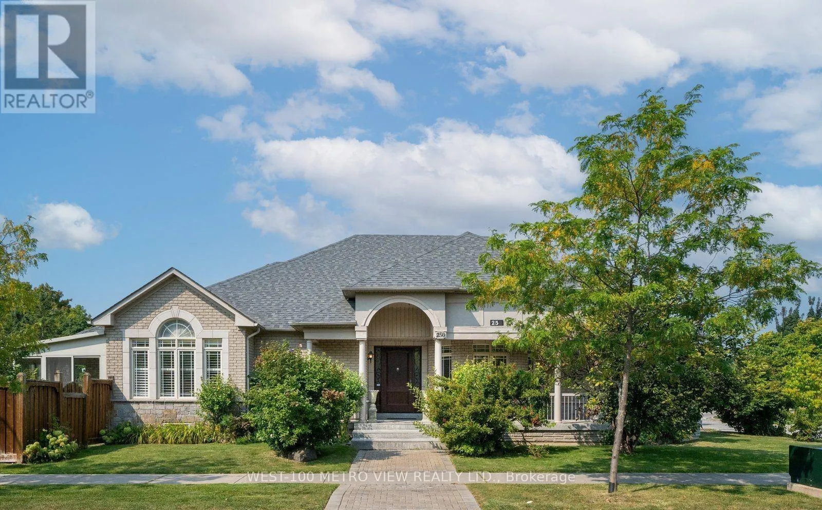 Other for rent: 250 Sunset Ridge, Vaughan, Ontario L4H 1Z7