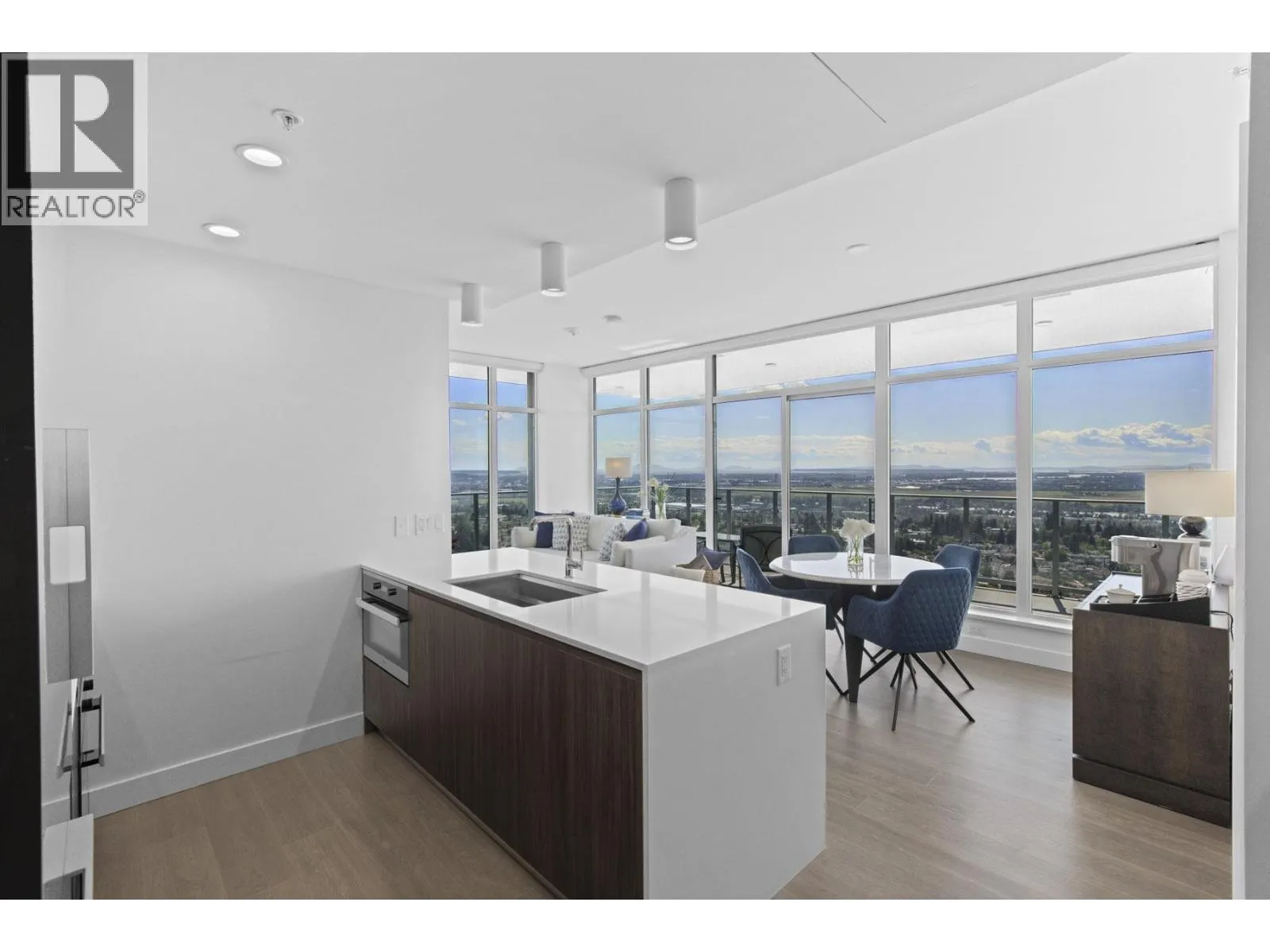 Apartment for rent: 2504 6511 Sussex Avenue, Burnaby, British Columbia V5H 0K5