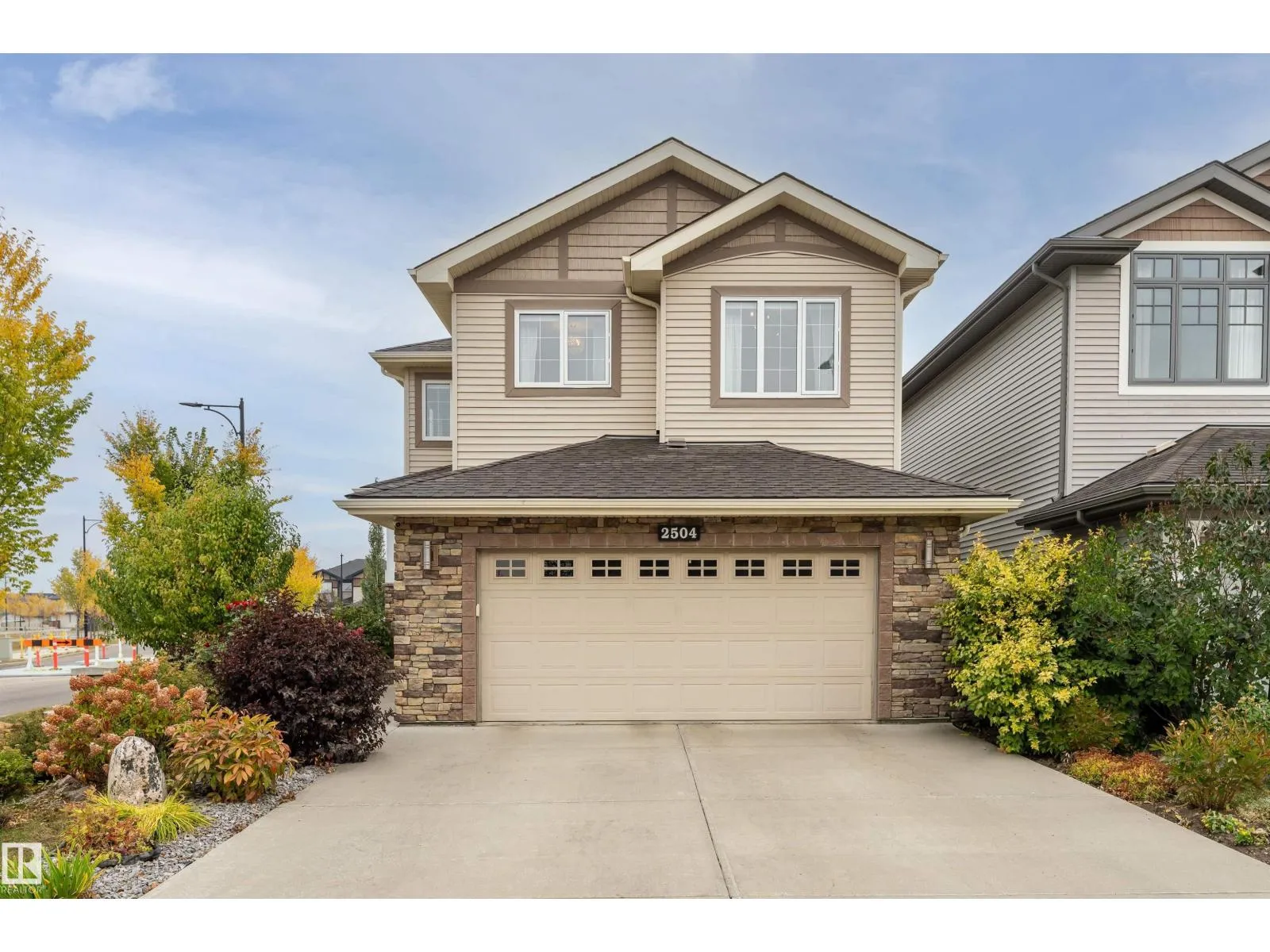 House for rent: 2504 Amerongen Cr Sw, Edmonton, Alberta T6W 3C2