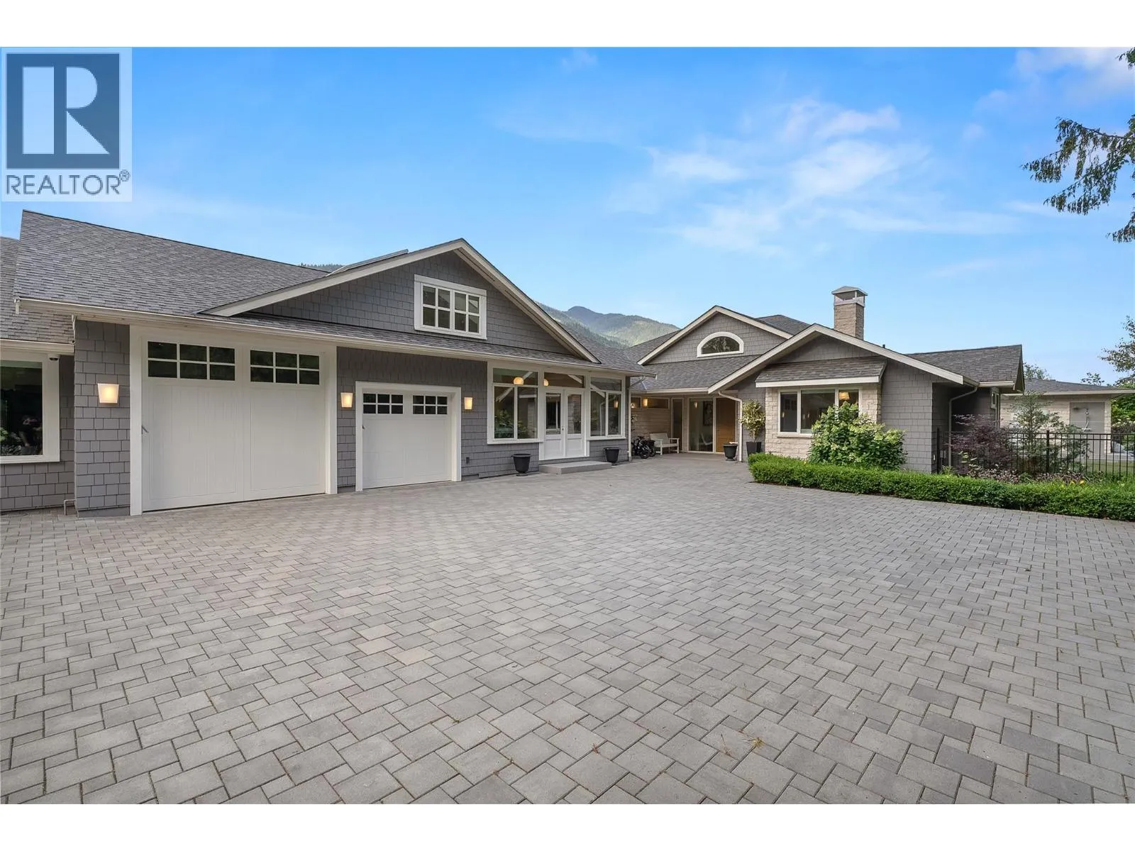 House for rent: 2506 Welch Place, Magna Bay, British Columbia V0E 1M7