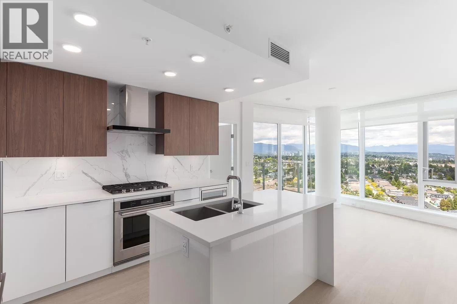 Apartment for rent: 2507 7769 Park Crescent, Burnaby, British Columbia V3N 0J7