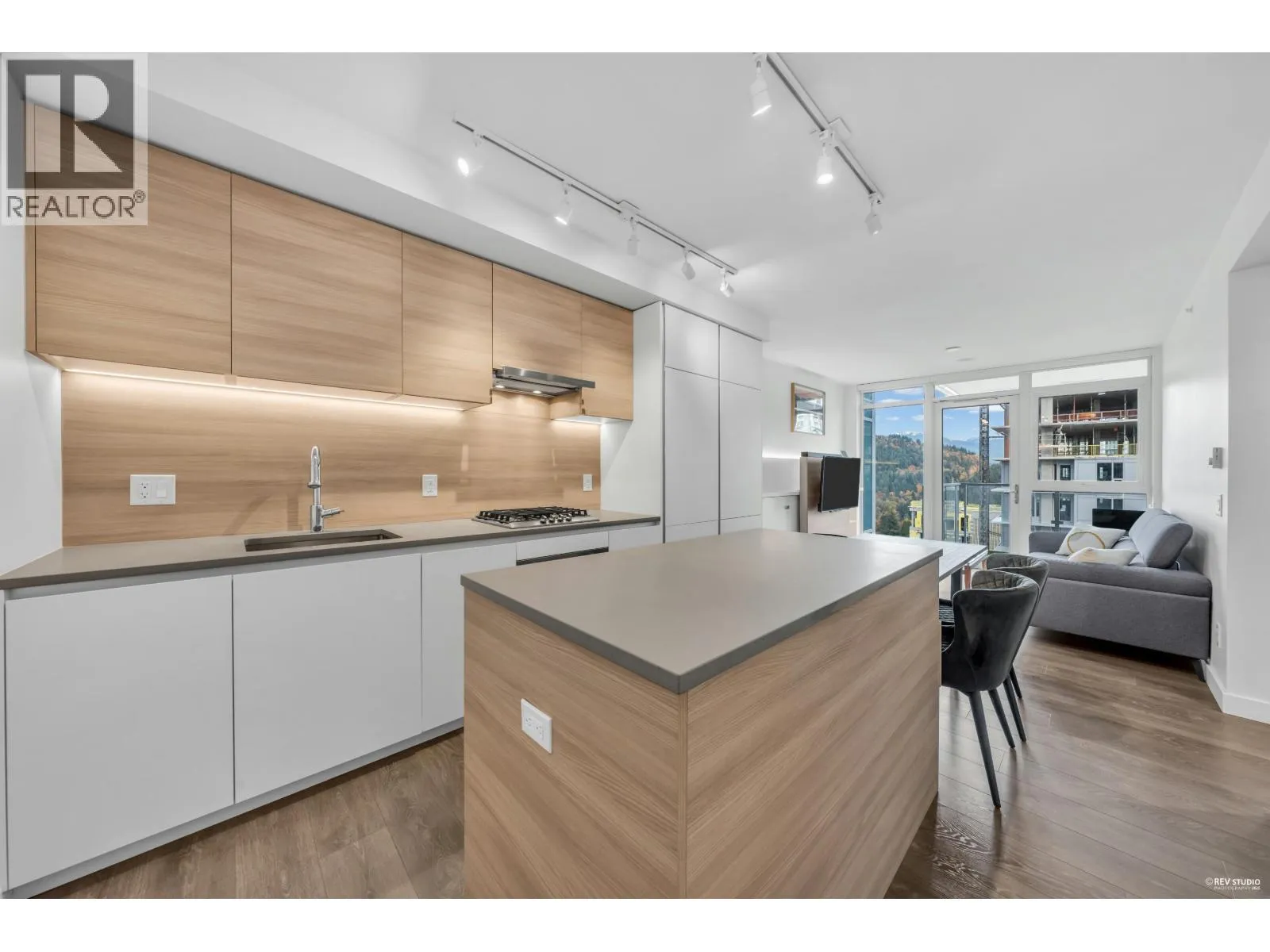 Apartment for rent: 2508 652 Whiting Way, Coquitlam, British Columbia V3J 0K3