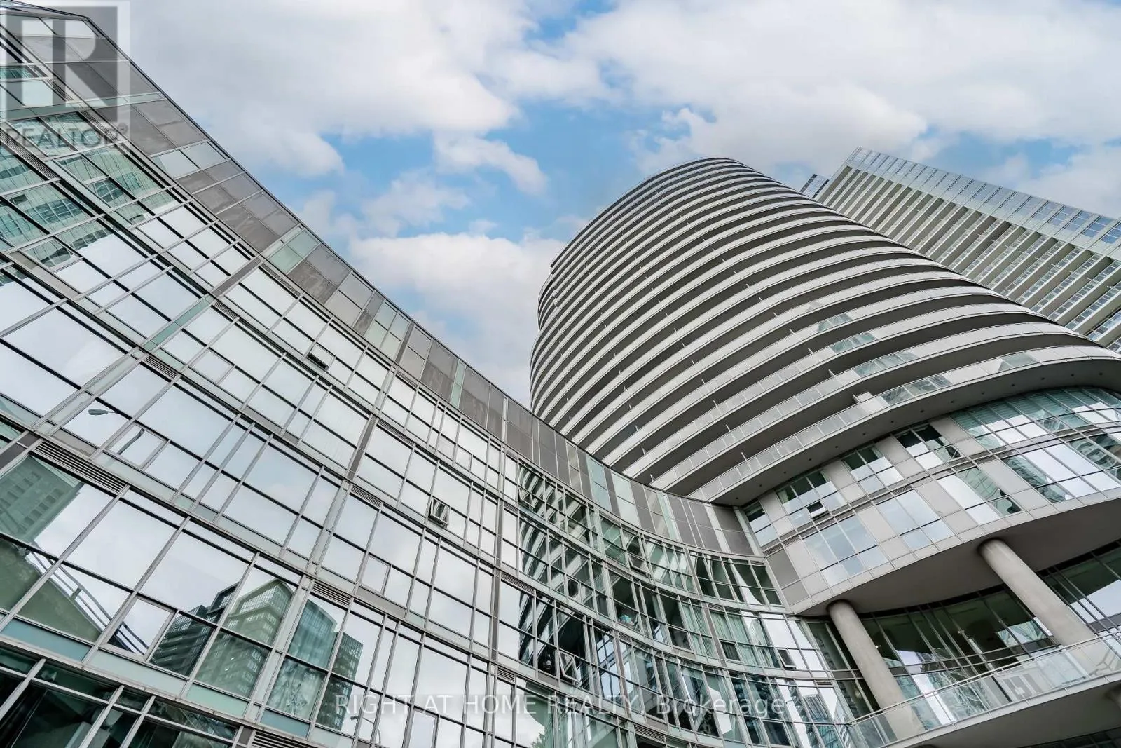 Apartment for rent: 2509 - 38 Dan Leckie Way, Toronto, Ontario M5V 2V6