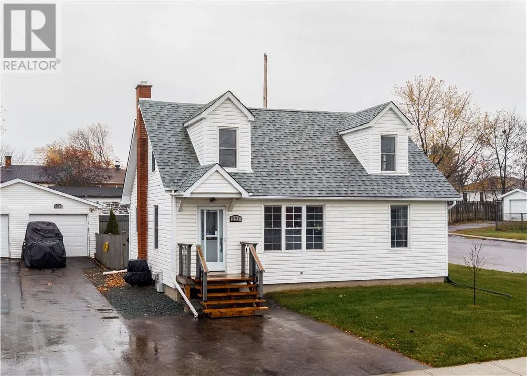 House for rent: 251 Tenth Avenue, Lively, Ontario P3Y 1M6