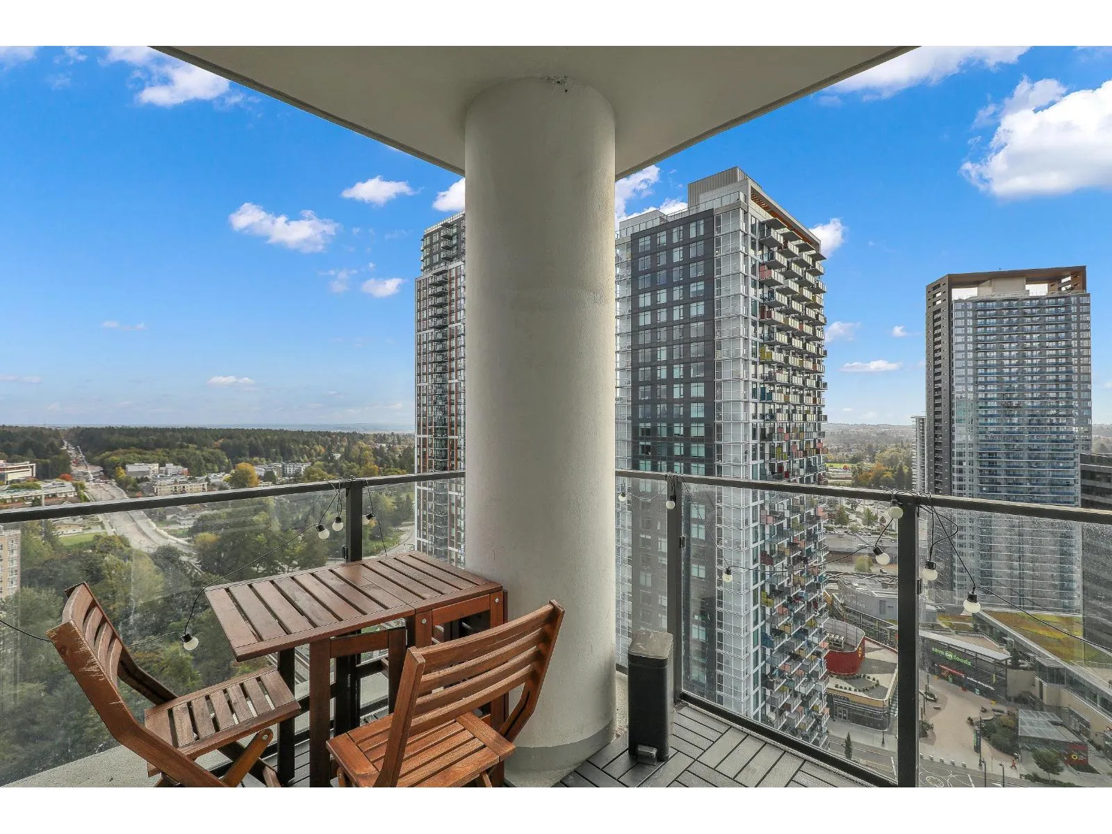 Apartment for rent: 2510 9887 Whalley Boulevard, Surrey, British Columbia V3T 0P4