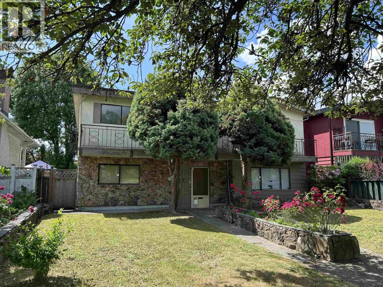 House for rent: 2514 E 49th Avenue, Vancouver, British Columbia V5S 1J5