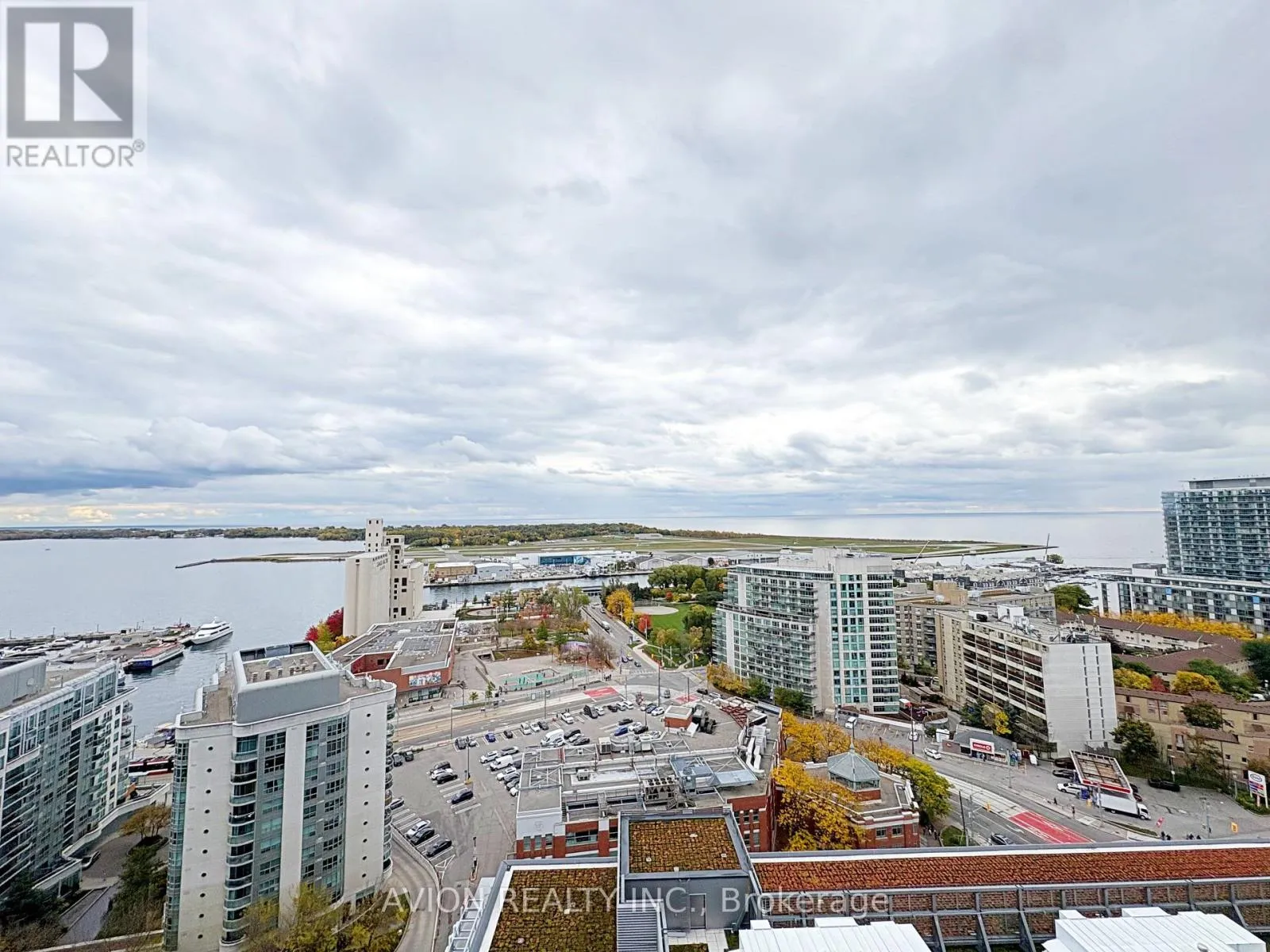 Apartment for rent: 2516 - 17 Bathurst Street, Toronto, Ontario M5V 0N1