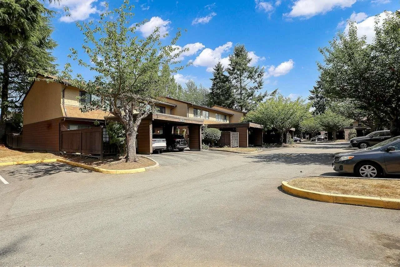 Row / Townhouse for rent: 252 9452 Prince Charles Boulevard, Surrey, British Columbia V3V 1S6