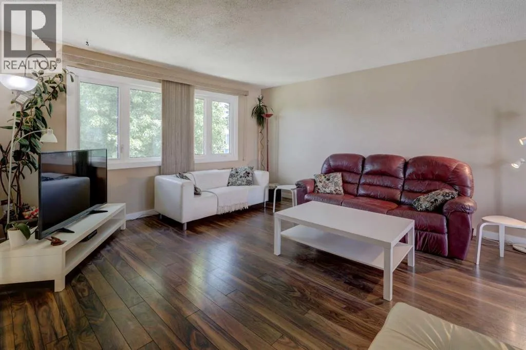 House for rent: 252 Rundleview Drive Ne, Calgary, Alberta T1Y 1H8