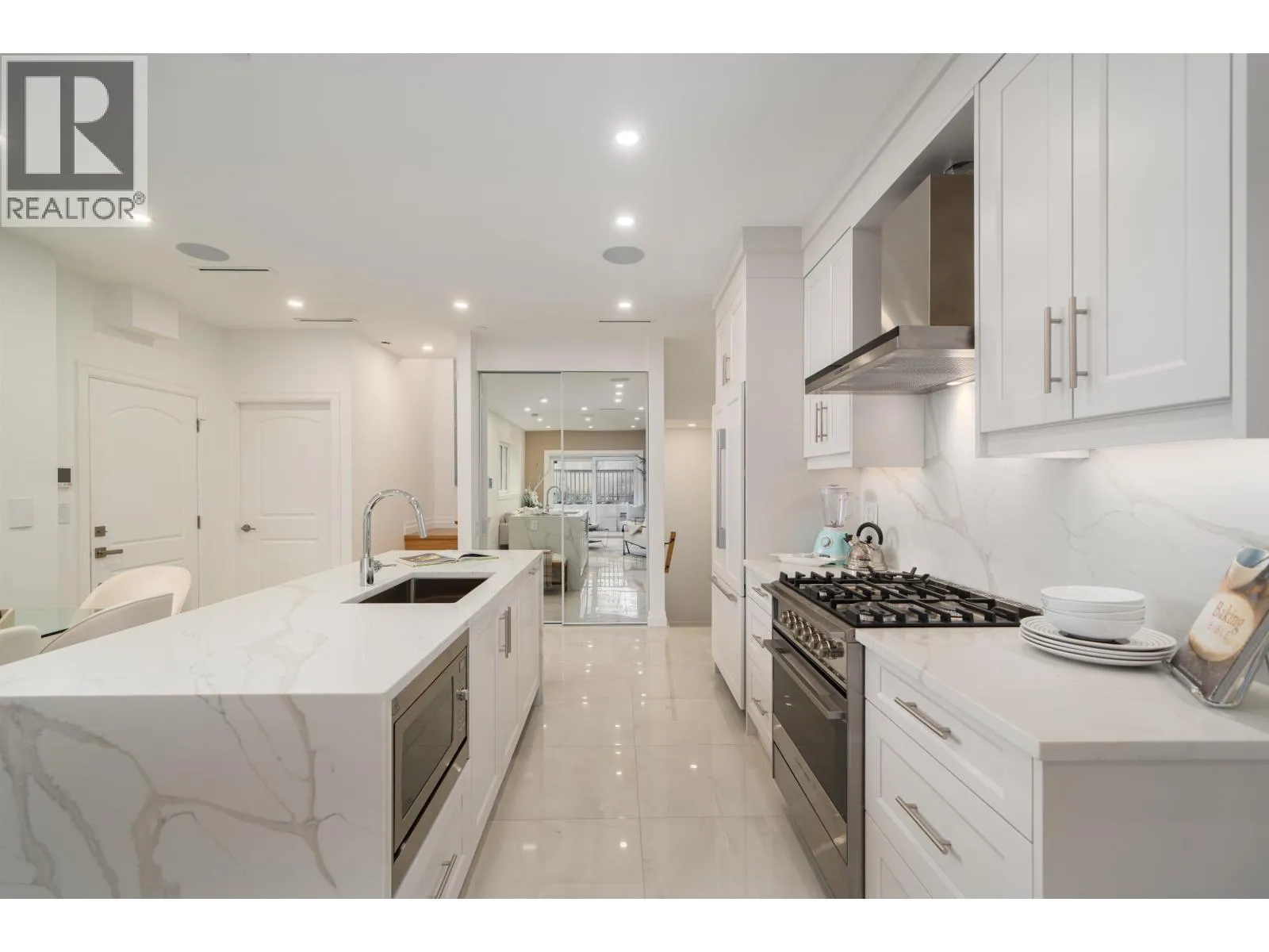 Row / Townhouse for rent: 2523 W 8th Avenue, Vancouver, British Columbia V6K 2B3