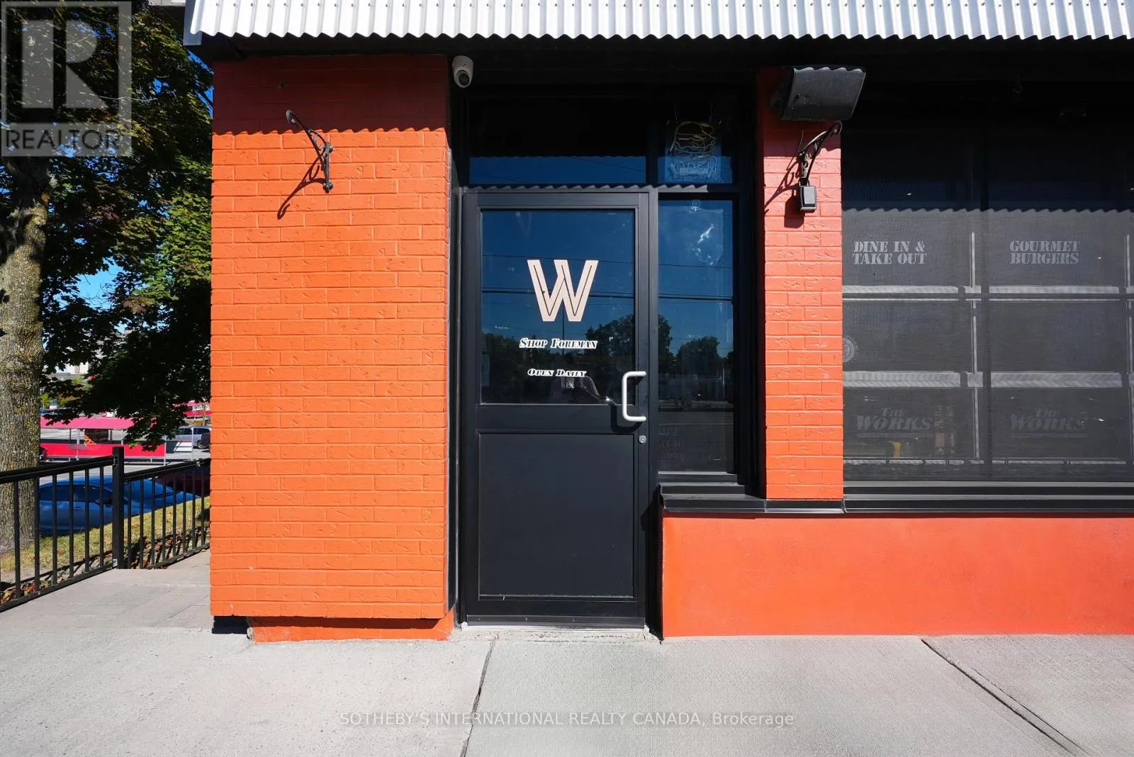 2525 Bank Street, Ottawa, Ontario K1V 8A9