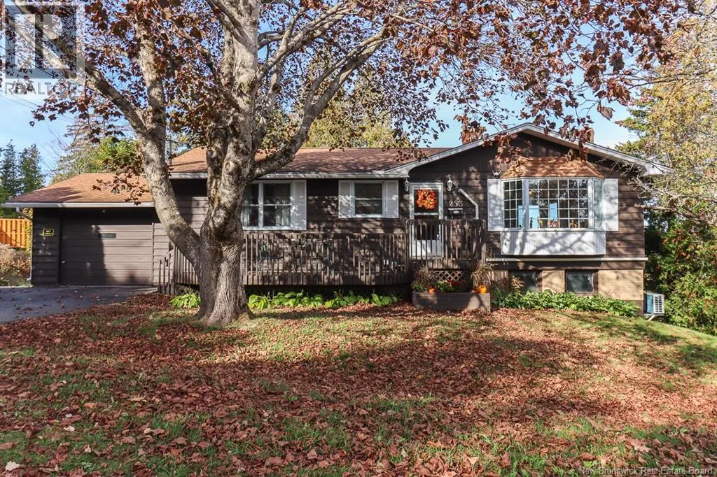 House for rent: 253 Bay Crescent Drive, Saint John, New Brunswick E2M 6M1