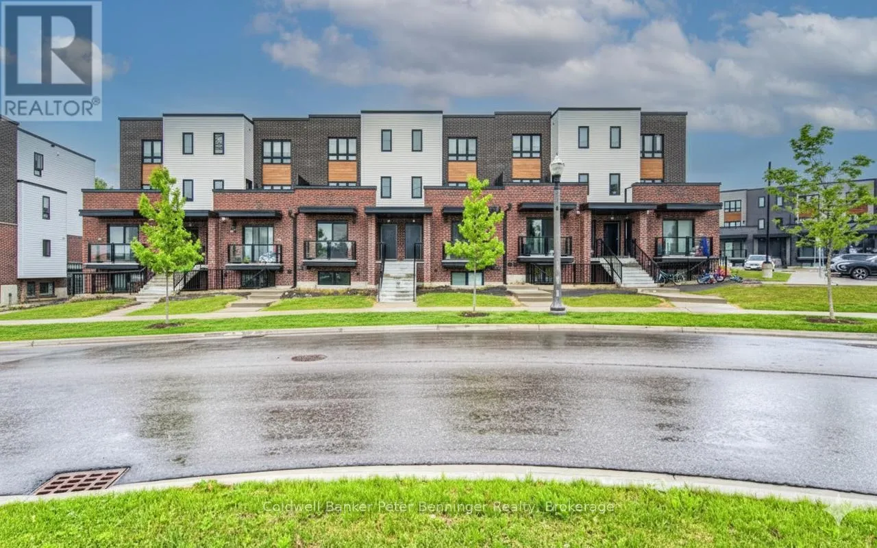 Row / Townhouse for rent: 253 Chapel Hill Drive, Kitchener, Ontario N2R 0S4