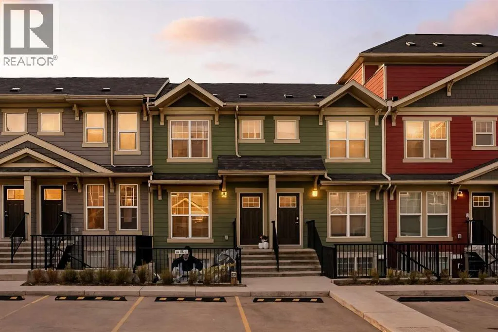 Row / Townhouse for rent: 253 Cranbrook Square Se, Calgary, Alberta T3M 3K8