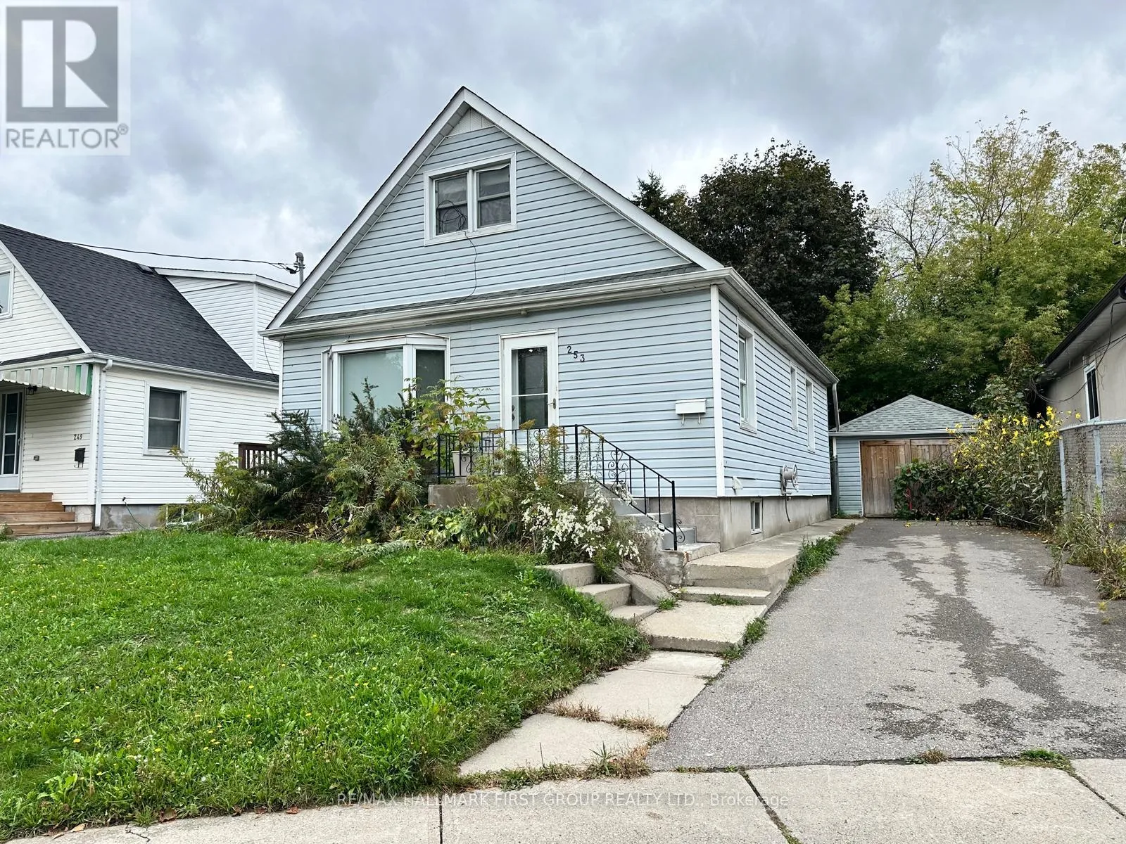 House for rent: 253 Sinclair Avenue, Oshawa, Ontario L1J 1W2