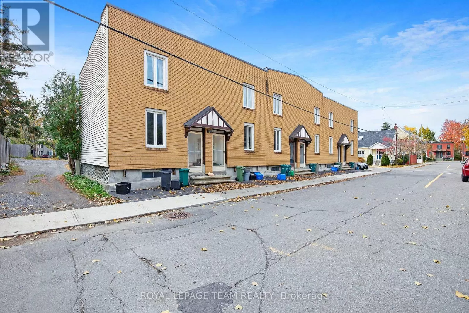 Multi-Family for rent: 25-35 Bertrand Street, Ottawa, Ontario K1M 1Y4