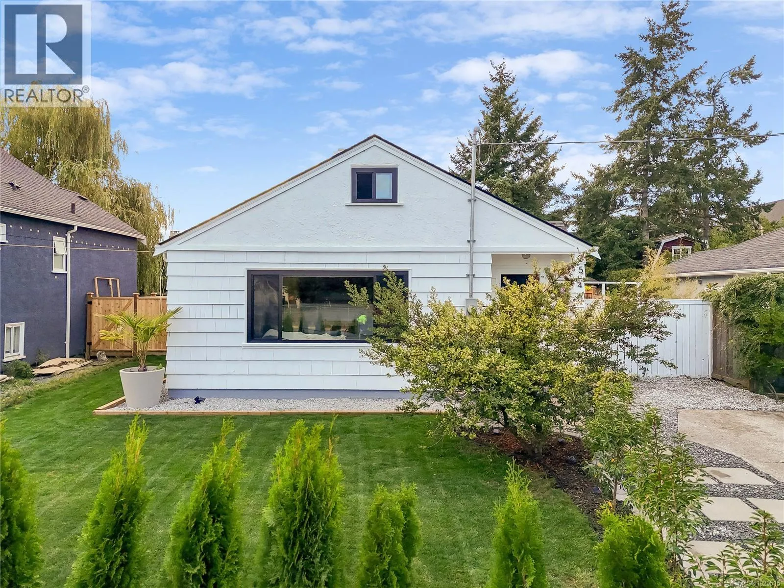 House for rent: 2540 Blackwood St, Victoria, British Columbia V8T 3W1