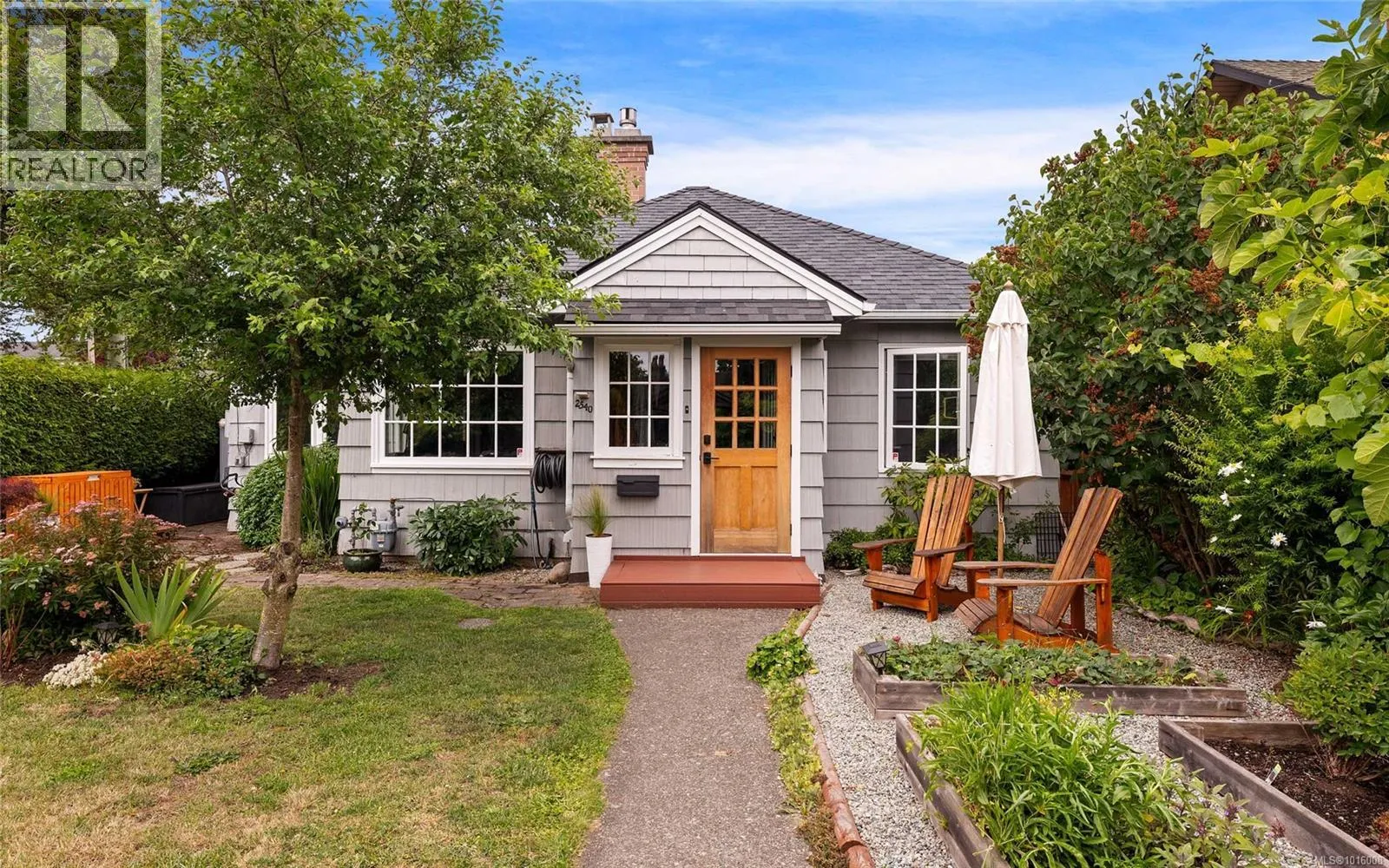 House for rent: 2540 Empire St, Victoria, British Columbia V8T 3M6