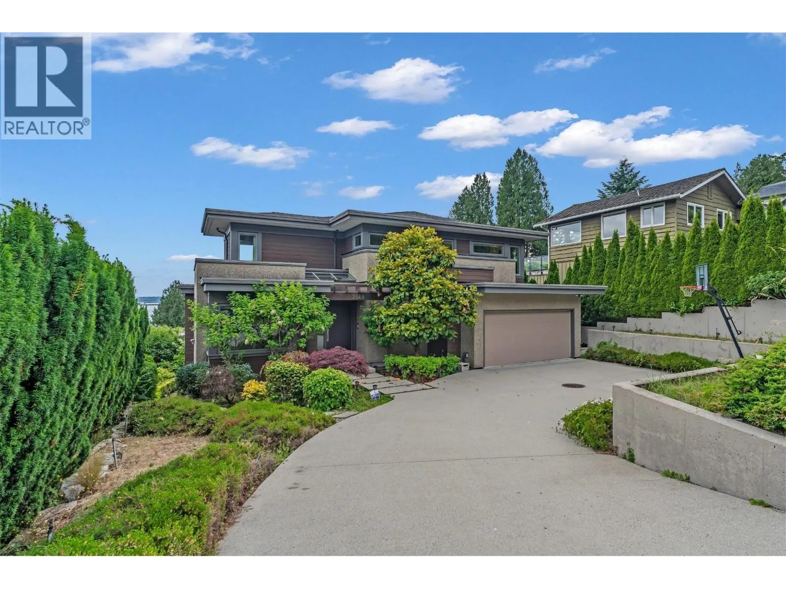 House for rent: 2548 Mathers Avenue, West Vancouver, British Columbia V7V 2J1