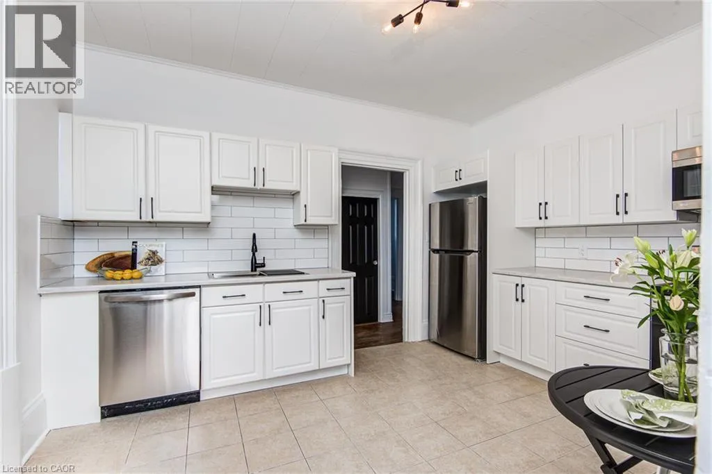 Apartment for rent: 255 Raglan Street Unit# 5, Woodstock, Ontario N4S 1W9