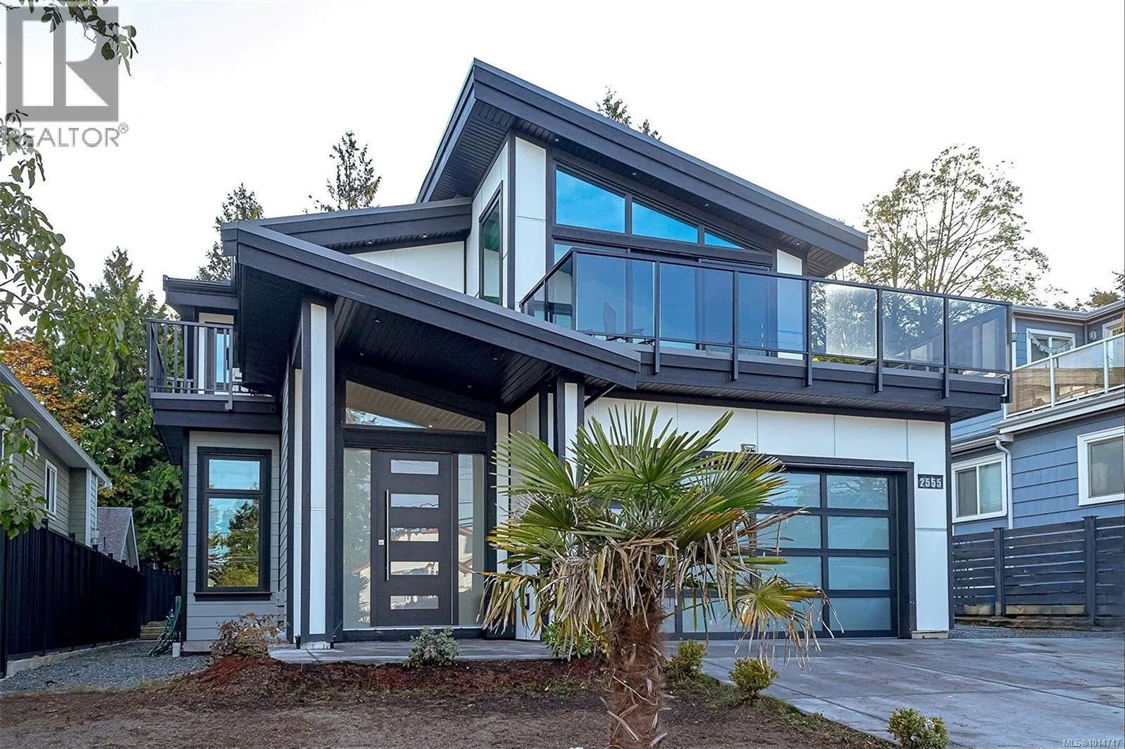 House for rent: 2555 Sinclair Rd, Saanich, British Columbia V8N 1B7