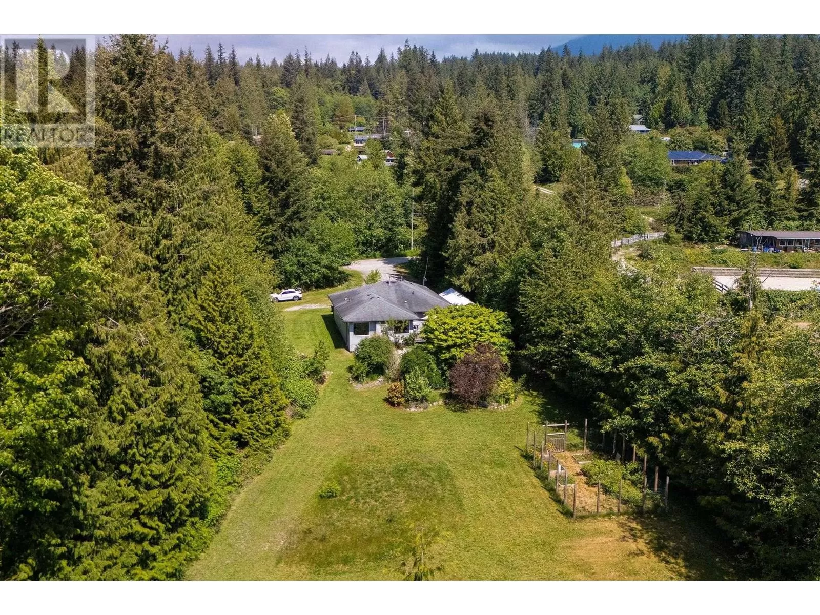 House for rent: 2557 Miles Road, Roberts Creek, British Columbia V0N 2W4