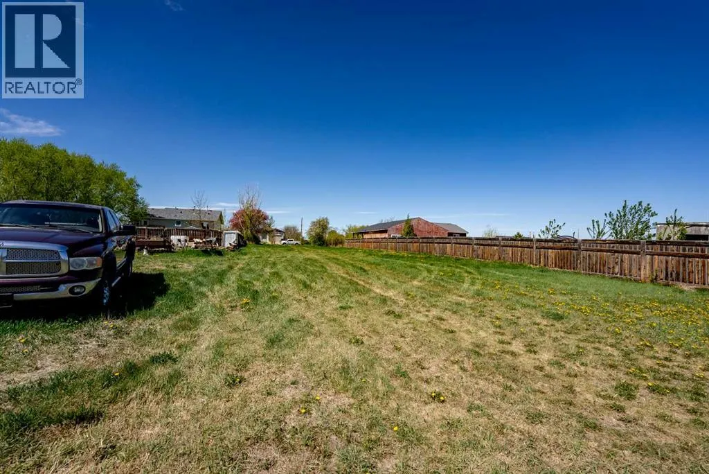 255n 300w, Raymond, Alberta T0K 2S0