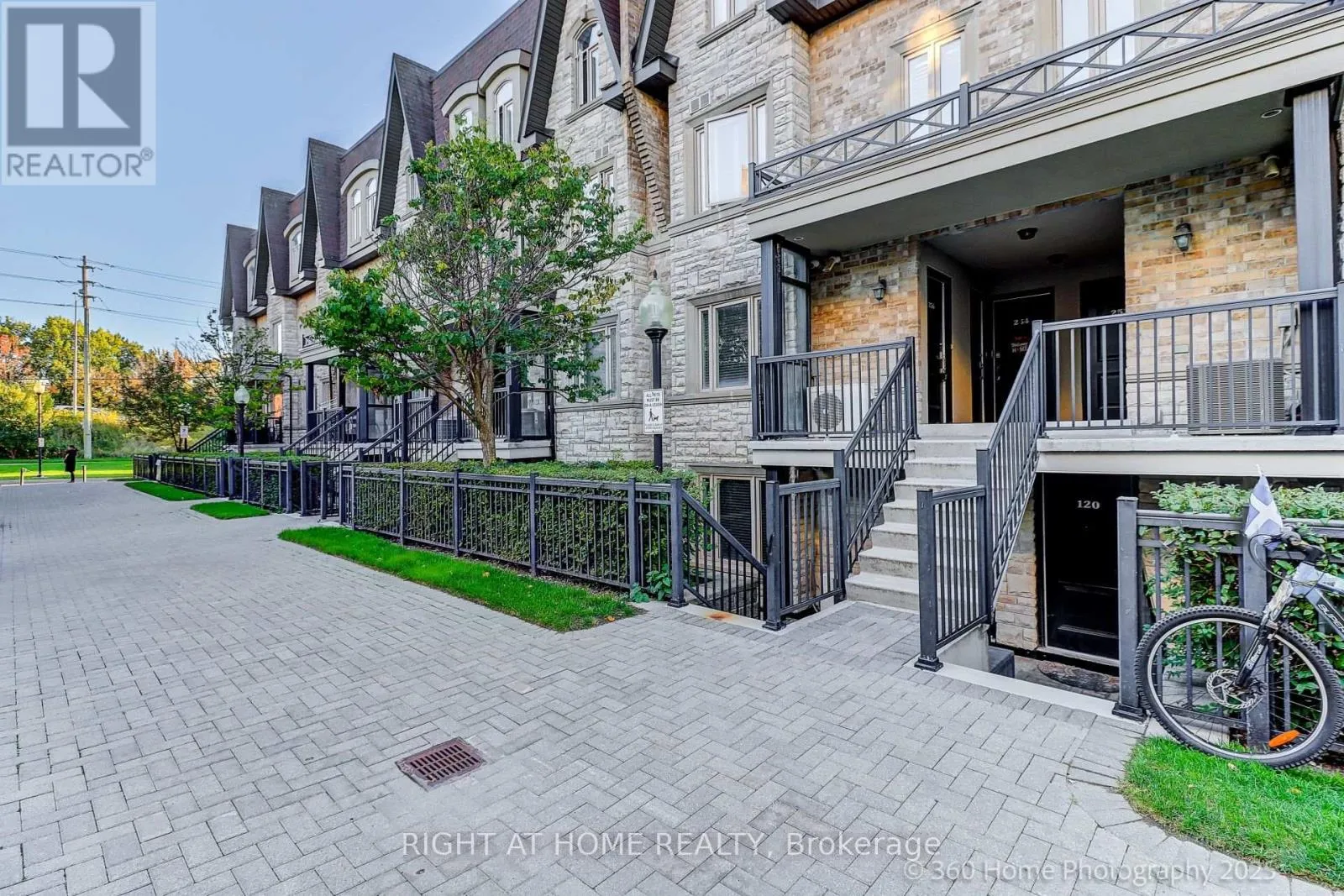 Row / Townhouse for rent: 256 - 318 John Street, Markham, Ontario L3T 0A7