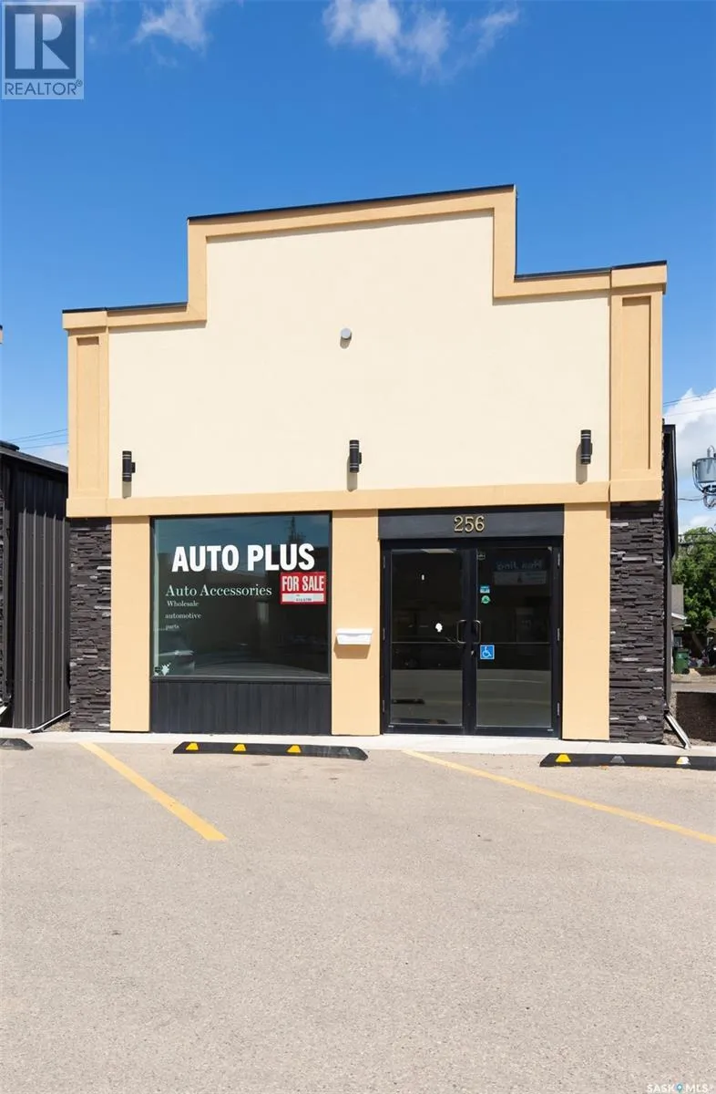 Retail for rent: 256 High Street W, Moose Jaw, Saskatchewan S6H 1S7