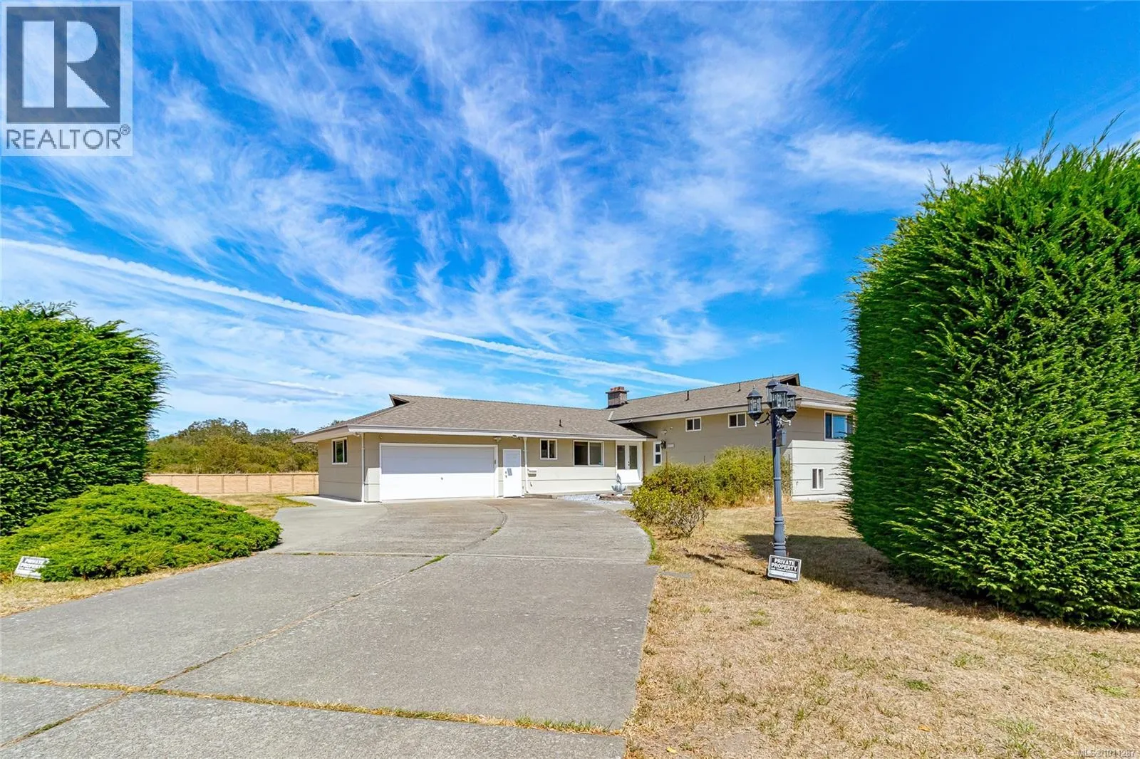 House for rent: 2560 Dorset Rd, Oak Bay, British Columbia V8R 3M7