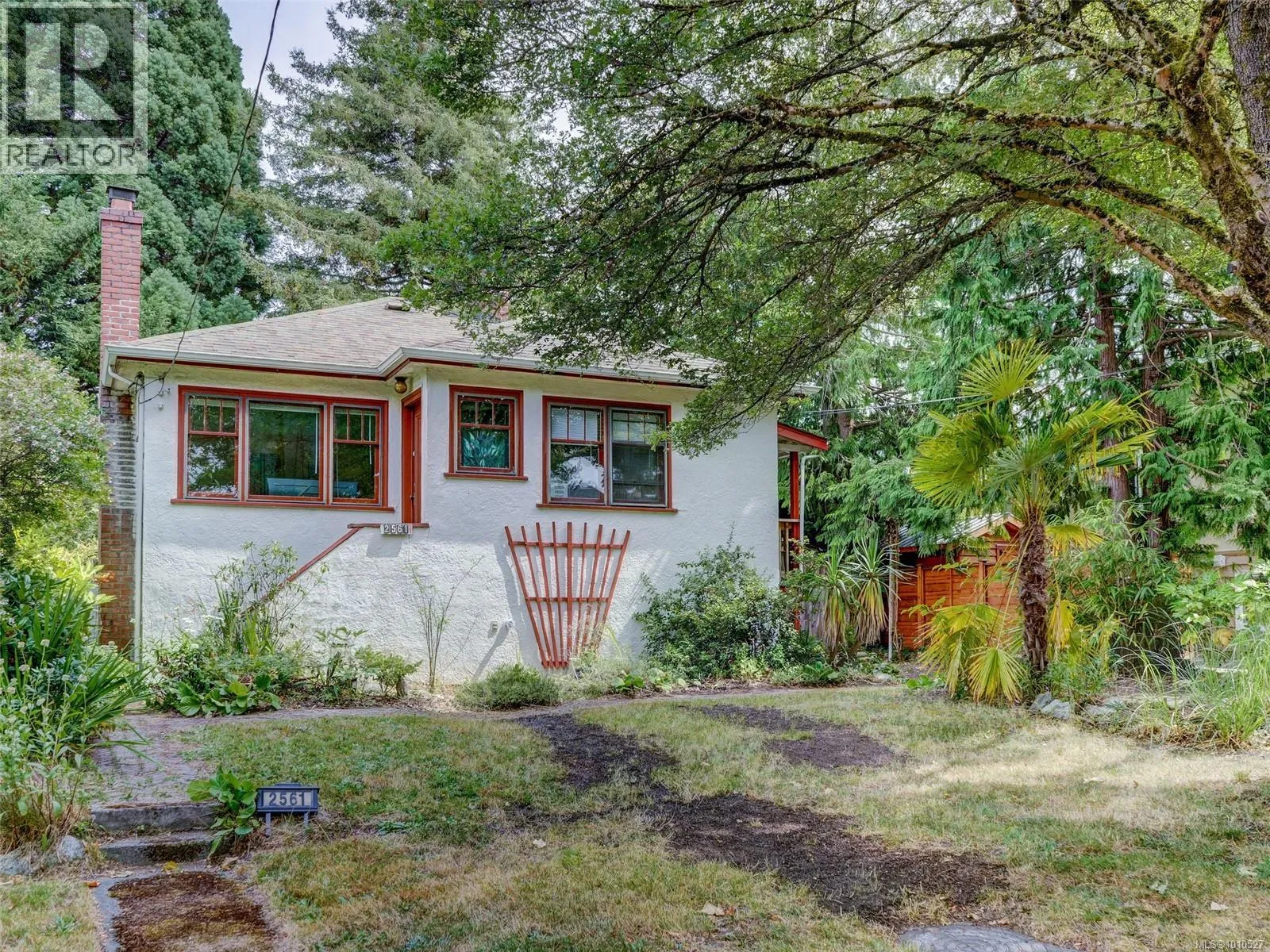 House for rent: 2561 Forbes St, Victoria, British Columbia V8R 4B9