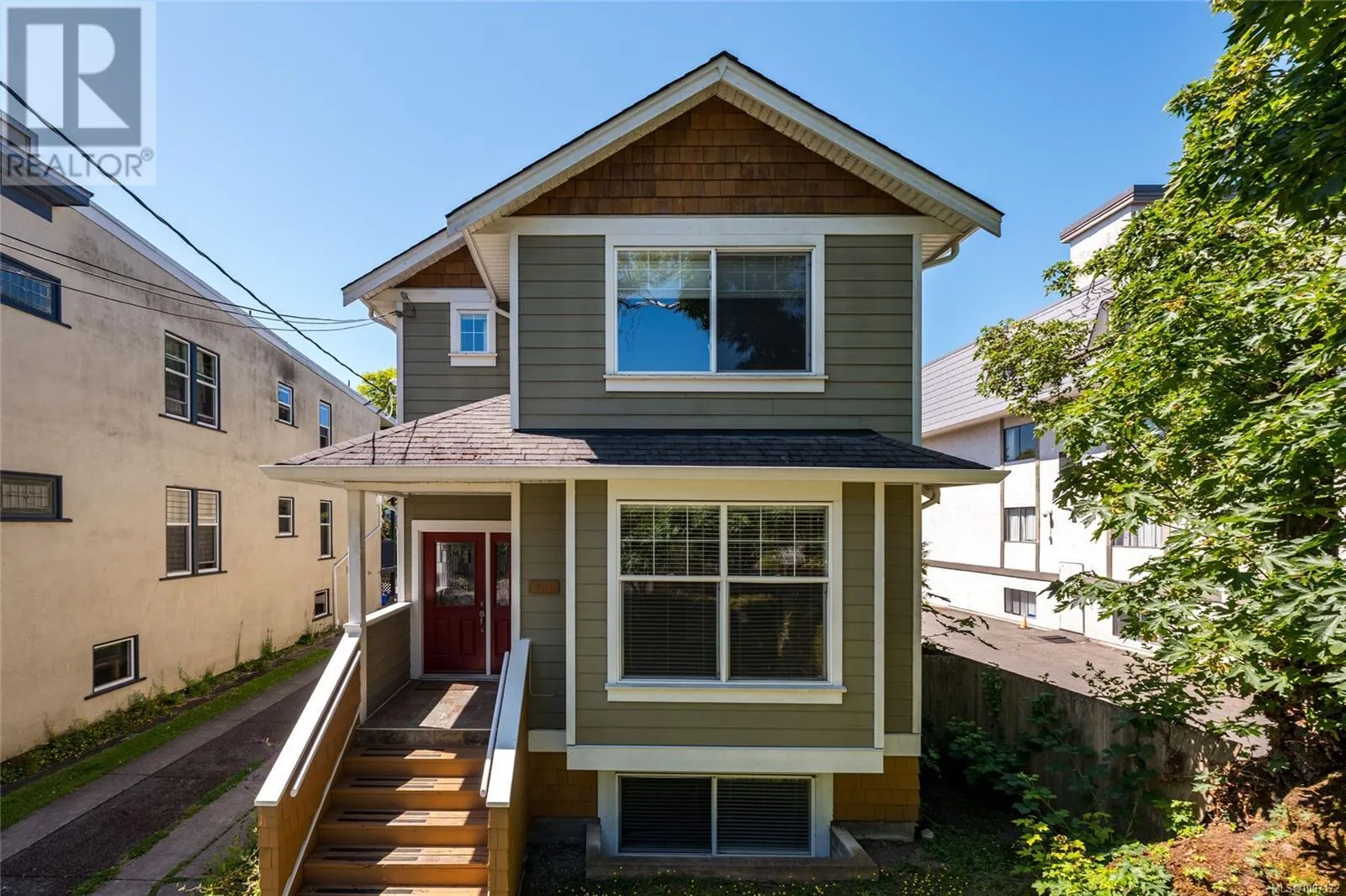 House for rent: 257 Michigan St, Victoria, British Columbia V8V 1R4