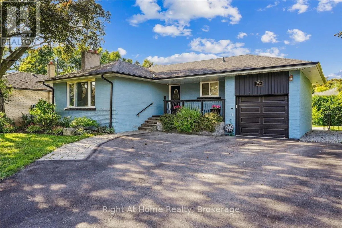 House for rent: 257 Wales Crescent, Oakville, Ontario L6L 3X8